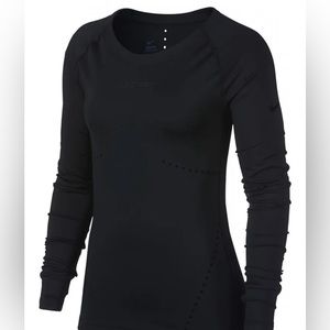 Nike Pro Women’s Hyperwarm Training Top